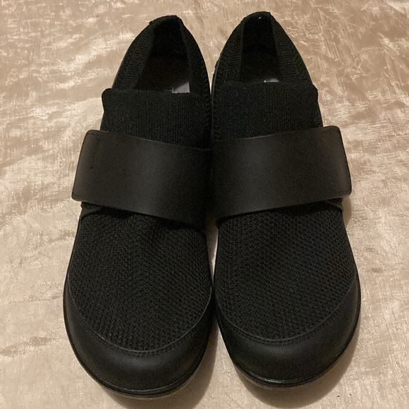 Alegria Traq Qwick Blackout Slip On Walking Shoes - Picture 2 of 7